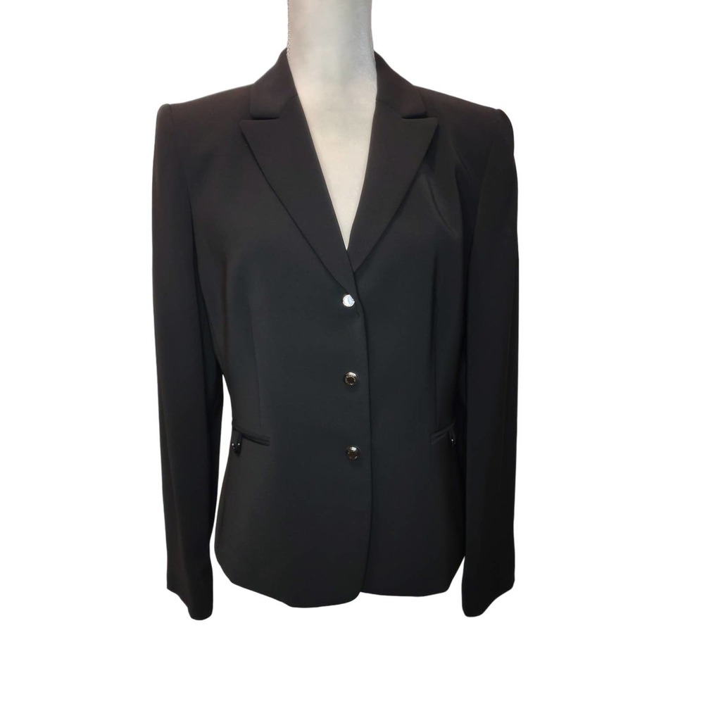 Tahari fitted 3 snap closure black blazer